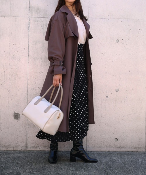 one after another NICE CLAUP(ワンアフターアナザーナイスクラップ)の「【S.M.L身長別に選べる】ひらっと揺れるシルエット。フレアロングトレンチコート(トレンチコート・レディース・アイボリー/ブラウン/ベージュ・SMALL/MEDIUM/LARGE)」の2枚目の写真