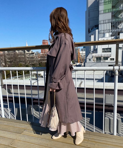 one after another NICE CLAUP(ワンアフターアナザーナイスクラップ)の「【S.M.L身長別に選べる】ひらっと揺れるシルエット。フレアロングトレンチコート(トレンチコート・レディース・アイボリー/ブラウン/ベージュ・SMALL/MEDIUM/LARGE)」の11枚目の写真