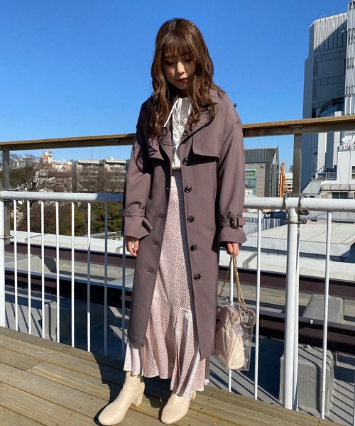 one after another NICE CLAUP(ワンアフターアナザーナイスクラップ)の「【S.M.L身長別に選べる】ひらっと揺れるシルエット。フレアロングトレンチコート(トレンチコート・レディース・アイボリー/ブラウン/ベージュ・SMALL/MEDIUM/LARGE)」の10枚目の写真