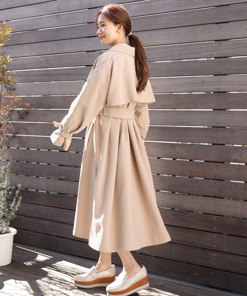one after another NICE CLAUP(ワンアフターアナザーナイスクラップ)の「【S.M.L身長別に選べる】ひらっと揺れるシルエット。フレアロングトレンチコート(トレンチコート・レディース・アイボリー/ブラウン/ベージュ・SMALL/MEDIUM/LARGE)」の16枚目の写真
