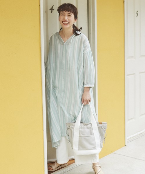 studio CLIP(スタディオクリップ)の「【キナリノ掲載商品】《kazumiさんコラボ》丸底キャンバスBAG(トートバッグ・レディース・キナリ/ブラック/グレー/ベージュ・FREE)」の4枚目の写真