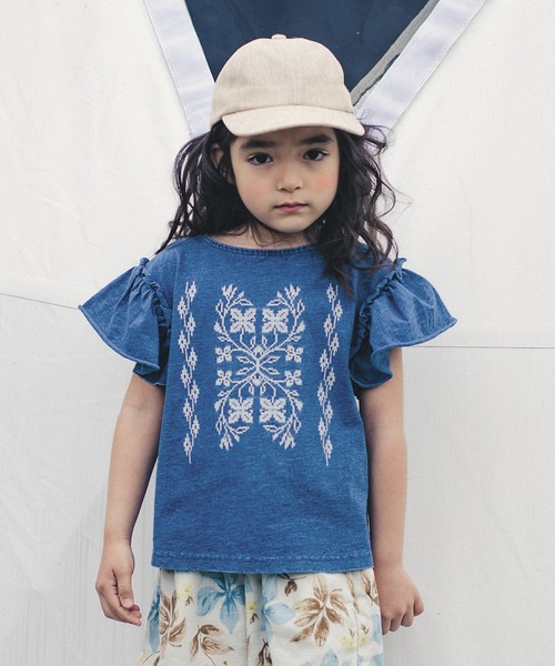 RADCHAP（ラッドチャップ）の「インディゴカットソークロスステッチ刺繍ブラウス（シャツ/ブラウス・キッズ・サックスブルー/ブルー・90cm/100cm/110cm/120cm/130cm/140cm/150cm）」の2枚目の写真