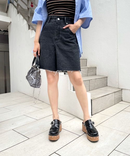 WHO'S WHO gallery（フーズフーギャラリー）の「ボーイキュロット（デニムパンツ・レディース・ブラック/サックスブルー/ブルー/キナリ・FREE）」の2枚目の写真