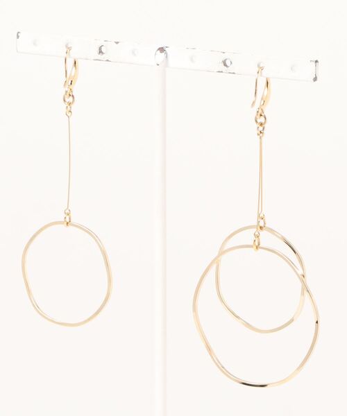 tone(トーン)の「【Le soleil】アシメントリー 揺れるメタルフープピアス(MA)(ピアス(両耳用)・レディース・シルバー/ゴールド・FREE)」の3枚目の写真