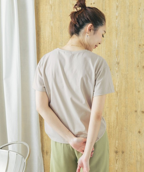 URBAN RESEARCH ROSSO（アーバンリサーチロッソ）の「『一部WEB限定カラー』SUVINコットンクルーネックTシャツ（Tシャツ/カットソー・レディース・ホワイト/チャコールグレー/ライトグレー/ネイビー/ミント/ライトピンク・FREE）」の7枚目の写真