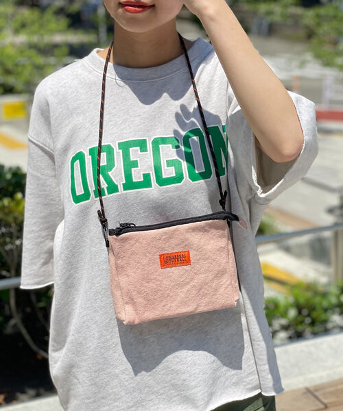 UNIVERSAL OVERALL（ユニバーサルオーバーオール）の「【UNIVERSAL OVERALL/ユニバーサルオーバーオール】 タイダイデルタサコッチ【UVO-043】（ショルダーバッグ・メンズ・ピンク/ブルー/レッド・FREE）」の2枚目の写真