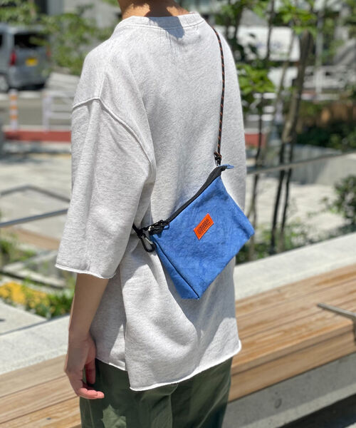 UNIVERSAL OVERALL（ユニバーサルオーバーオール）の「【UNIVERSAL OVERALL/ユニバーサルオーバーオール】 タイダイデルタサコッチ【UVO-043】（ショルダーバッグ・メンズ・ピンク/ブルー/レッド・FREE）」の5枚目の写真