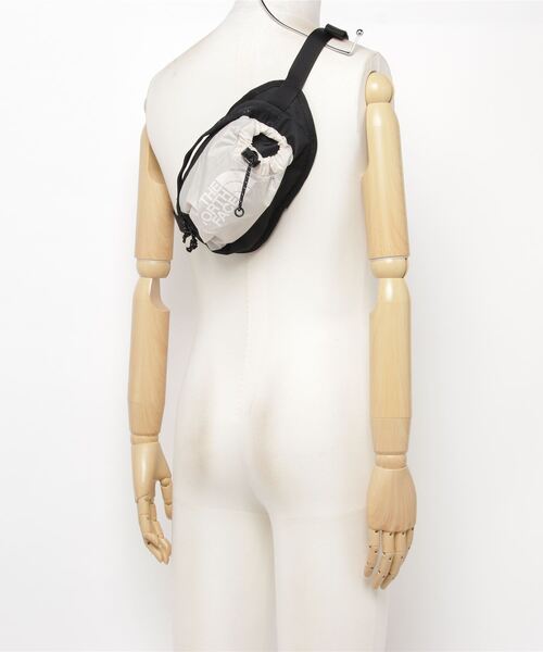 THE NORTH FACE(ザノースフェイス)の「【THE NORTH FACE/ザノースフェイス】BOZER HIP PACKⅢ-S (ボザーヒップパックⅢ)(ボディバッグ/ウエストポーチ・メンズ・ブラック/ブラック×ピンク・FREE)」の8枚目の写真
