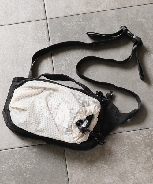 THE NORTH FACE(ザノースフェイス)の「【THE NORTH FACE/ザノースフェイス】BOZER HIP PACKⅢ-S (ボザーヒップパックⅢ)(ボディバッグ/ウエストポーチ・メンズ・ブラック/ブラック×ピンク・FREE)」の2枚目の写真
