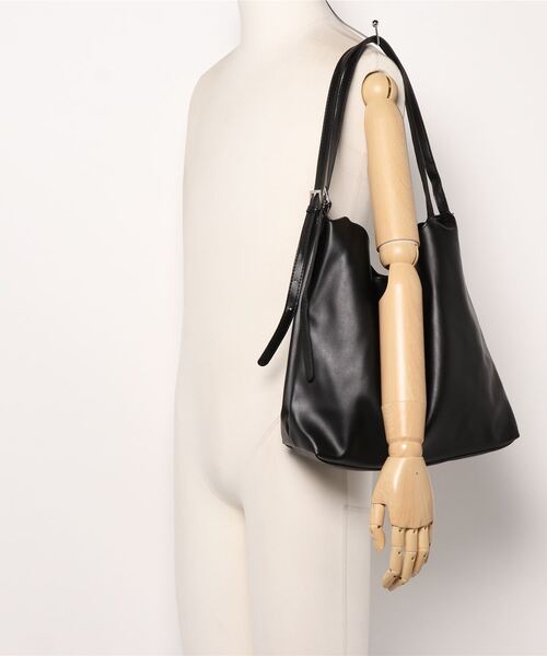 yuue' ( wear )(ユーイ)の「ミニポーチ付き ダブルストラップ シンプルレザートートバッグ(トートバッグ・レディース・ブラック/ベージュ・FREE)」の15枚目の写真