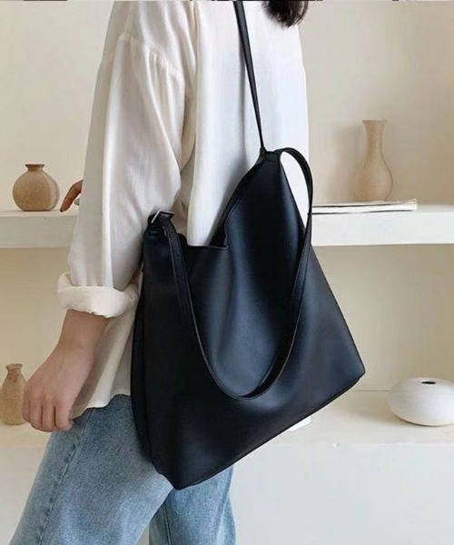 yuue' ( wear )(ユーイ)の「ミニポーチ付き ダブルストラップ シンプルレザートートバッグ(トートバッグ・レディース・ブラック/ベージュ・FREE)」の7枚目の写真