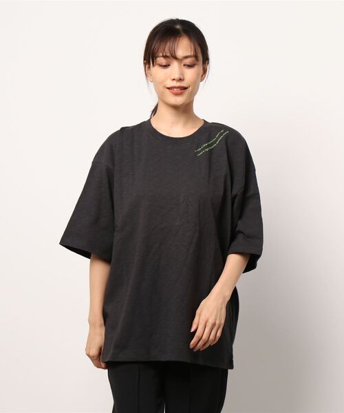 SEVENDAYS=SUNDAY(セブンデイズサンデイ)の「ドライブインシアター刺繍5分袖TEE *(Tシャツ/カットソー・レディース・オフホワイト/ブラック/グリーン/ブルー・L/M)」の10枚目の写真