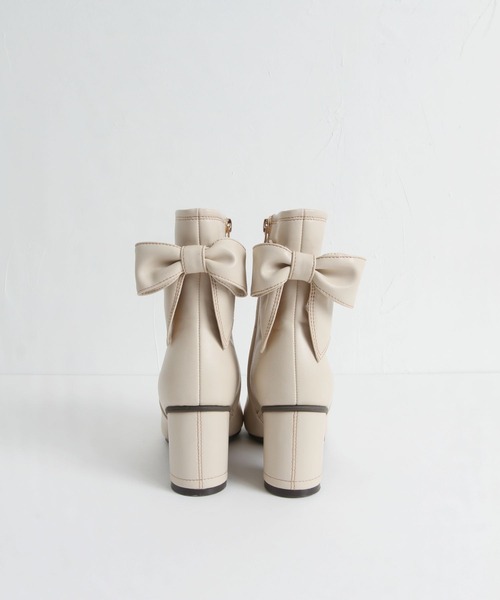 tocco closet（トッコ　クローゼット）の「２ＷＡＹリボンベルト付き配色ステッチ入りショートブーツ（ブーツ・レディース・ブラック/ピンクベージュ/ライトベージュ/ブラウン・S/M/L）」の7枚目の写真