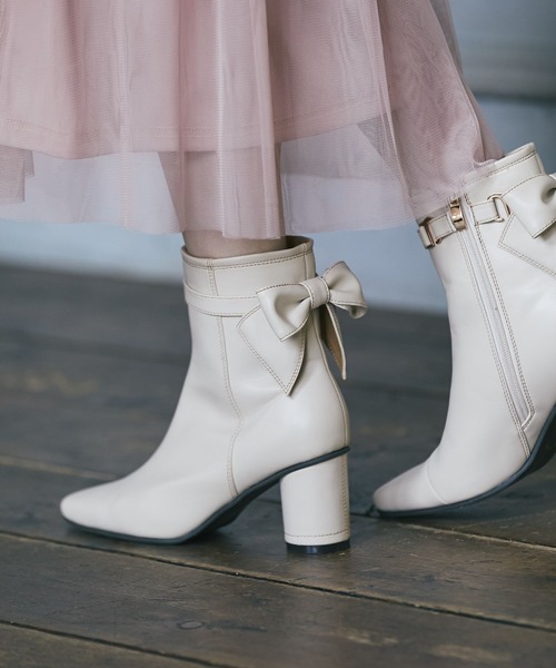 tocco closet（トッコ　クローゼット）の「２ＷＡＹリボンベルト付き配色ステッチ入りショートブーツ（ブーツ・レディース・ブラック/ピンクベージュ/ライトベージュ/ブラウン・S/M/L）」の10枚目の写真