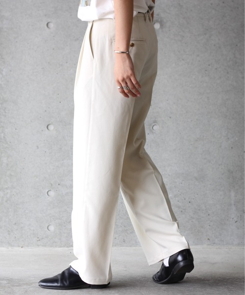 NBB WEEKEND ストレートパンツ ホワイト NBB WEEKEND ストレートパンツ ホワイト