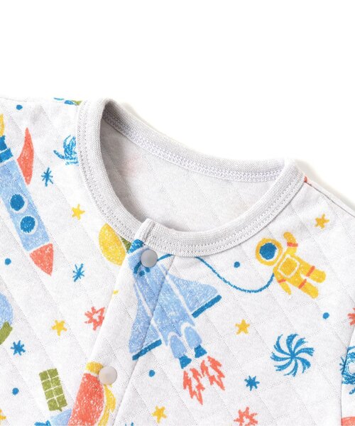 Ampersand（アンパサンド）の「ニットキルト前開き総柄カバーオール（宇宙柄）（肌着・キッズ・ライトグレー/キナリ・80/70/60）」の8枚目の写真