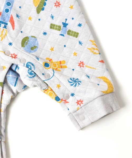 Ampersand（アンパサンド）の「ニットキルト前開き総柄カバーオール（宇宙柄）（肌着・キッズ・ライトグレー/キナリ・80/70/60）」の7枚目の写真