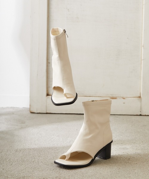 Birthday room（バースデイルーム）の「サムリングブーツ（サンダル・レディース・ホワイト/ブラック・MEDIUM/LARGE）」の13枚目の写真