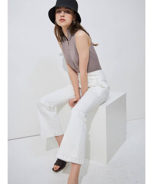 MERCURYDUO(マーキュリーデュオ)の「センプレフレアデニムパンツ(その他パンツ・レディース・オフホワイト/ブラック/インディゴブルー・SMALL/MEDIUM)」の4枚目の写真