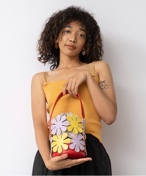 Casselini（キャセリーニ）の「Casselini(キャセリーニ)デイジーバケットバッグ（ハンドバッグ・レディース・ブラック/レッド/アイボリー・FREE）」の3枚目の写真