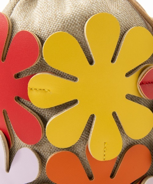 Casselini（キャセリーニ）の「Casselini(キャセリーニ)デイジーバケットバッグ（ハンドバッグ・レディース・ブラック/レッド/アイボリー・FREE）」の6枚目の写真