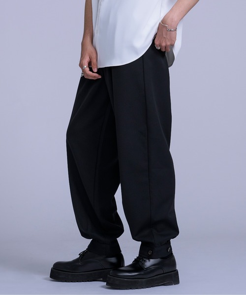 Ellno Loset（エルノロゼット）の「カフスバルーンパンツ（スラックス
