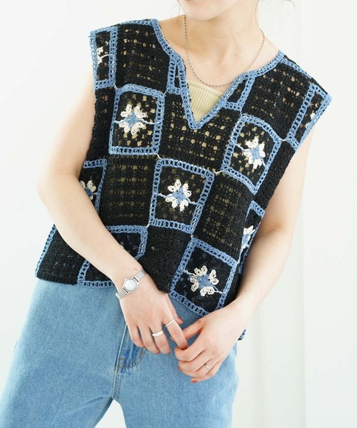 archives(アルシーヴ)の「クロシェ風配色ベスト(ベスト・レディース・アイボリー/ブラック/グリーン・MEDIUM)」の2枚目の写真