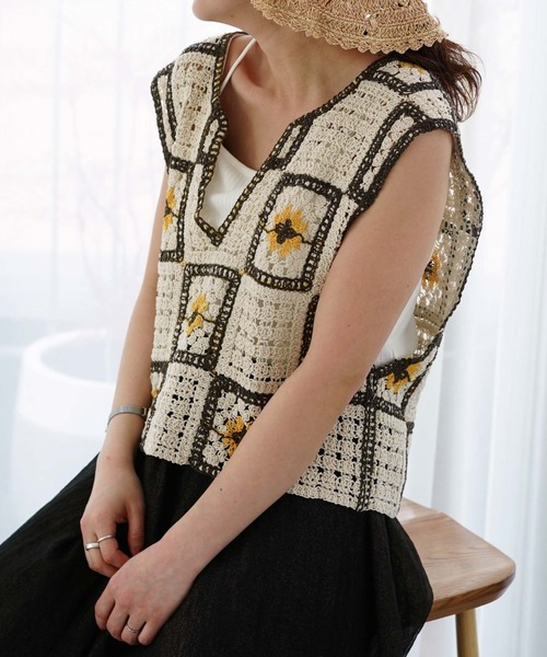 archives(アルシーヴ)の「クロシェ風配色ベスト(ベスト・レディース・アイボリー/ブラック/グリーン・MEDIUM)」の19枚目の写真