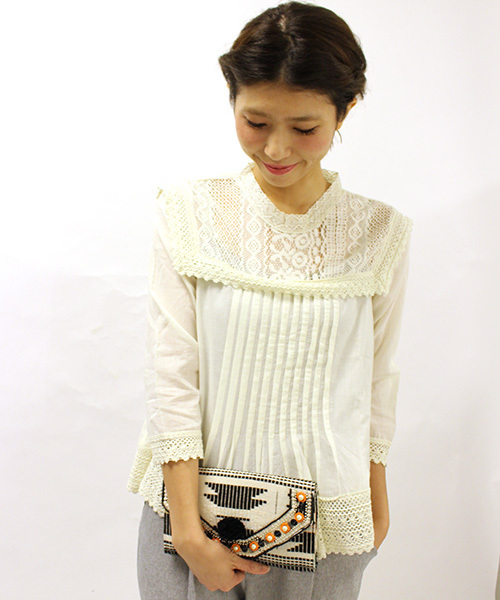 mystic(ミスティック)の「レース切替ブラウス(シャツ/ブラウス・レディース・オフホワイト/ブラック/ベージュ/ブルー・FREE)」の3枚目の写真