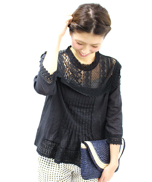 mystic(ミスティック)の「レース切替ブラウス(シャツ/ブラウス・レディース・オフホワイト/ブラック/ベージュ/ブルー・FREE)」の2枚目の写真