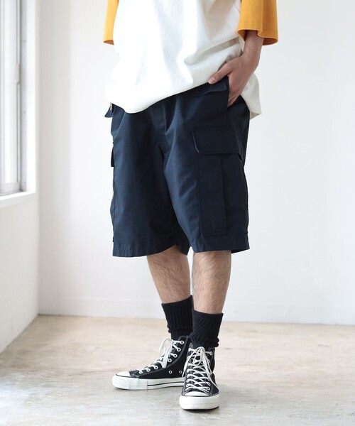 BEAMS(ビームス)の「BEAMS / ビッグ 6ポケット カーゴ ショーツ(その他パンツ・メンズ・ブラック/オリーブ/ネイビー・SMALL/MEDIUM/LARGE/X-LARGE)」の3枚目の写真