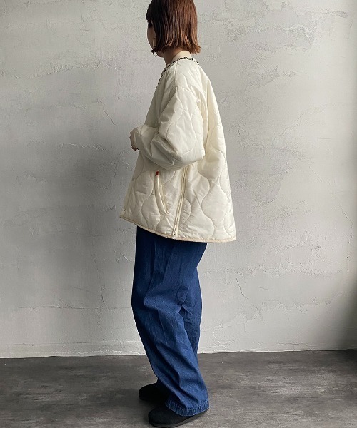 UNIVERSAL OVERALL（ユニバーサルオーバーオール）の「【mina 11月号掲載】[UNIVERSAL OVERALL/ユニバーサルオーバーオール] 別注 Aラインキルティングライナージャケット（ミリタリージャケット・レディース・ブラック/オフホワイト/オリーブ・S/M）」の4枚目の写真
