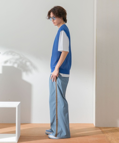 HEYUMM(ヘユム)の「カラフルメッシュニットベスト(ニット/セーター・メンズ・ブラック/オレンジ/ブルー・ONE)」の22枚目の写真