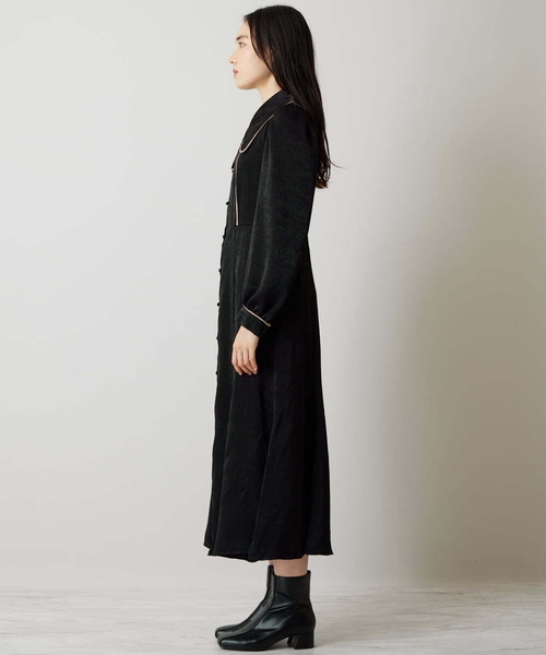 A de a.v.v（アードアー・ヴェ・ヴェ）の「バイカラーパイピングサテンワンピース（ワンピース・レディース・ブラック/ベージュ・MEDIUM/SMALL）」の14枚目の写真