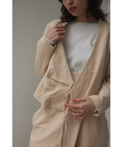 BLACK BY MOUSSY(ブラックバイマウジー)の「cashe-couer jacket(カシュクールジャケット)(その他アウター・レディース・オフホワイト/ブラック・2/1)」の2枚目の写真