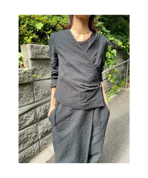 BLACK BY MOUSSY(ブラックバイマウジー)の「cashe-couer jacket(カシュクールジャケット)(その他アウター・レディース・オフホワイト/ブラック・2/1)」の11枚目の写真