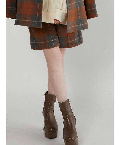 MURUA（ムルーア）の「センタープレスハーフパンツ（スラックス・レディース・モカ/その他1・1/2）」の3枚目の写真