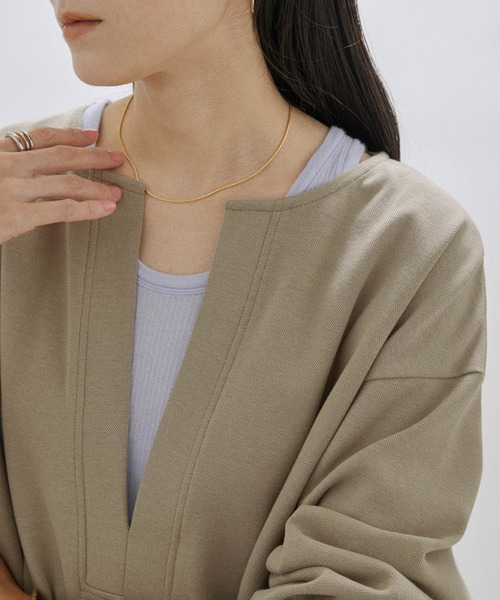 SALON adam et rope'(サロン アダム エ ロペ)の「【洗える】ダンボールVネックプルオーバー(Tシャツ/カットソー・レディース・カーキ/ブラック/ホワイト・FREE)」の5枚目の写真