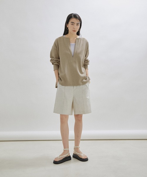 SALON adam et rope'(サロン アダム エ ロペ)の「【洗える】ダンボールVネックプルオーバー(Tシャツ/カットソー・レディース・カーキ/ブラック/ホワイト・FREE)」の13枚目の写真