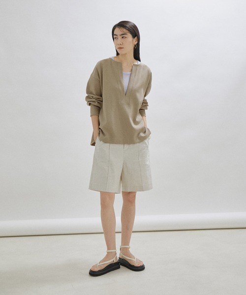 SALON adam et rope'(サロン アダム エ ロペ)の「【洗える】ダンボールVネックプルオーバー(Tシャツ/カットソー・レディース・カーキ/ブラック/ホワイト・FREE)」の14枚目の写真