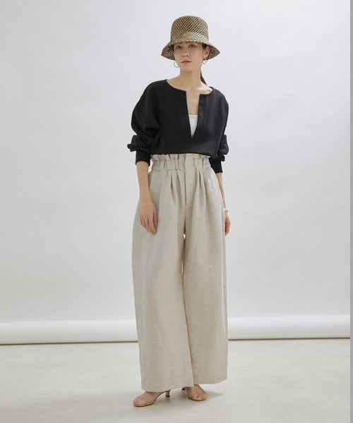 SALON adam et rope'(サロン アダム エ ロペ)の「【洗える】ダンボールVネックプルオーバー(Tシャツ/カットソー・レディース・カーキ/ブラック/ホワイト・FREE)」の7枚目の写真