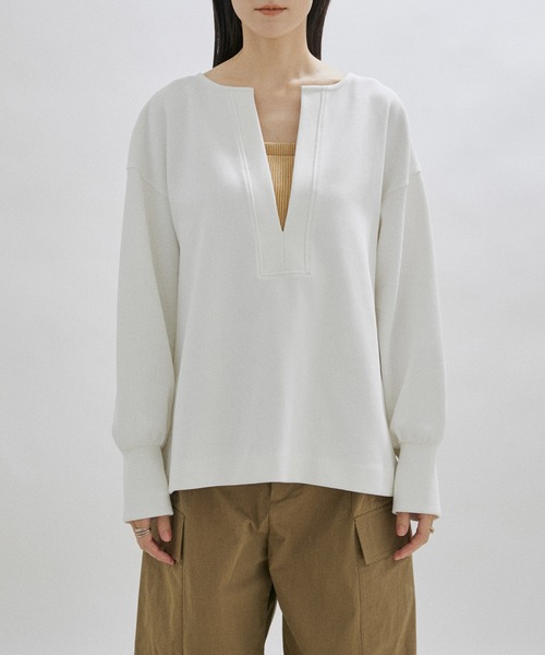 SALON adam et rope'(サロン アダム エ ロペ)の「【洗える】ダンボールVネックプルオーバー(Tシャツ/カットソー・レディース・カーキ/ブラック/ホワイト・FREE)」の15枚目の写真