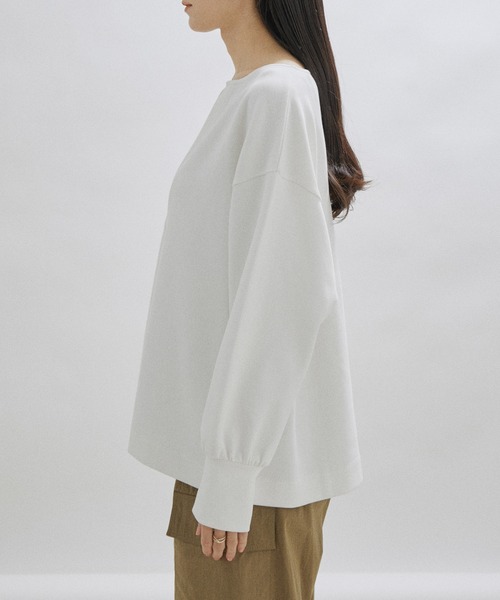 SALON adam et rope'(サロン アダム エ ロペ)の「【洗える】ダンボールVネックプルオーバー(Tシャツ/カットソー・レディース・カーキ/ブラック/ホワイト・FREE)」の16枚目の写真