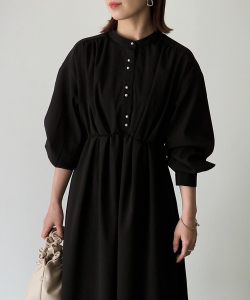 Riberry(リベリー)の「パールボタンワンピース(ワンピース・レディース・ブラック/ライム/アイボリー・FREE)」の5枚目の写真