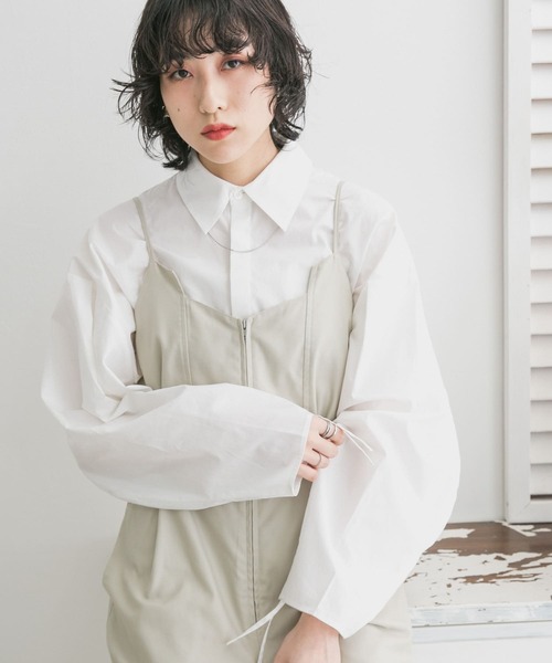 KBF(ケイビーエフ)の「ドロストギャザースリーブシャツ(シャツ/ブラウス・レディース・ブルー/カーキ/ホワイト・ONE)」の2枚目の写真