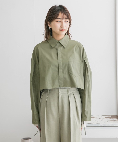 KBF(ケイビーエフ)の「ドロストギャザースリーブシャツ(シャツ/ブラウス・レディース・ブルー/カーキ/ホワイト・ONE)」の21枚目の写真
