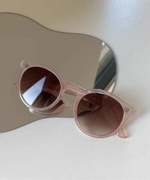 prose verse(プロズヴェール)の「〈UVカット〉ボストンサングラス(サングラス・レディース・ベージュ/ブラック・フリ-)」の2枚目の写真