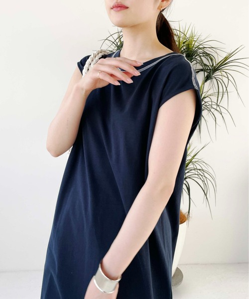 Meli rich（メリーリッチ）の「バックオープンステッチデザインワンピース（ワンピース・レディース・オフホワイト/ベージュ/ネイビー/レッド・MEDIUM）」の6枚目の写真