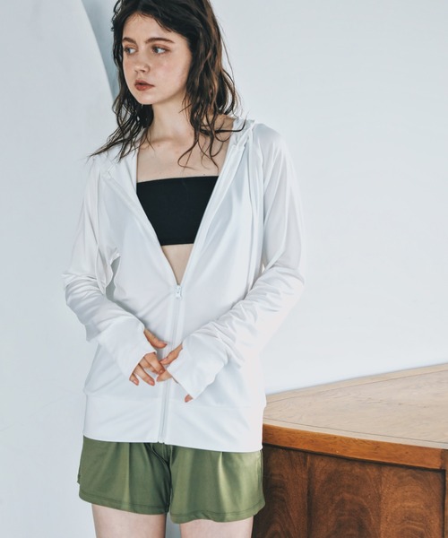 aity(アイティ)の「UPF50+フード付きジップアップラッシュガード レディース(ラッシュガード・レディース・ラベンダー/モカ/チャコール/ピンク/オフホワイト/カーキ/ネイビー/グレー/ブラック/その他1/その他2/その他3/その他5/その他4・L/M/LL)」の15枚目の写真