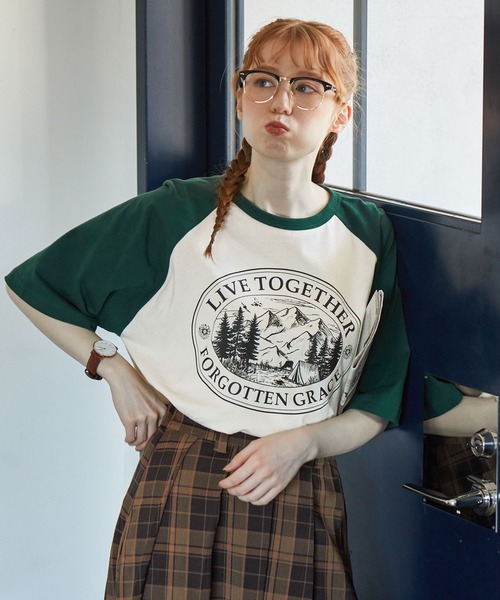 MONO-MART LADY'S(モノマートレディース)の「フォレストグラフィックスーベニアラグランTシャツ(Tシャツ/カットソー・レディース・チャコール/グリーン/ネイビー・FREE)」の2枚目の写真